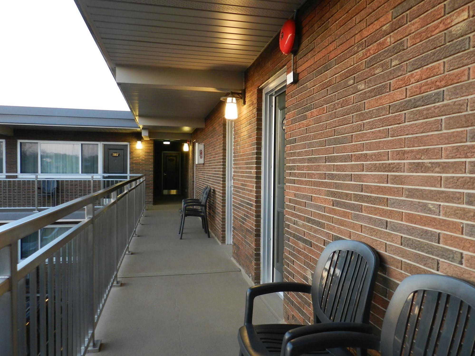 Capri Inn Saint Catharines Экстерьер фото